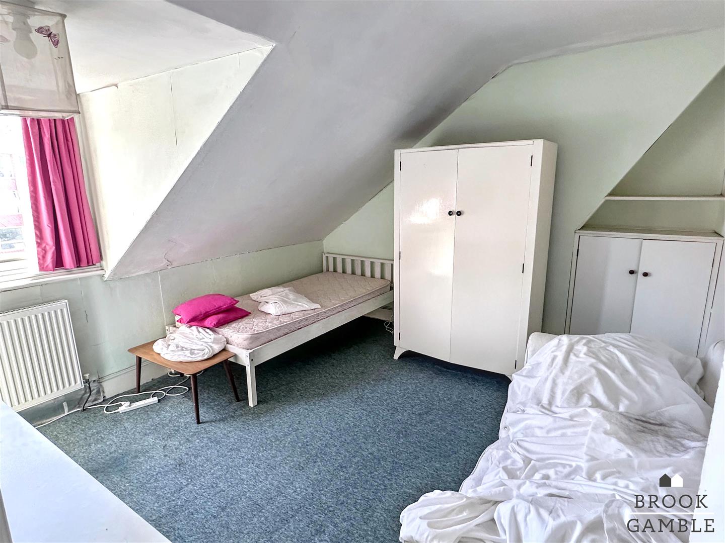 4 Bedroom House - Terraced. Willowfield Square in Eastbourne,  18
